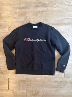 Champion Black Crewneck Sweatshirt with Embroidered Logo Size Medium